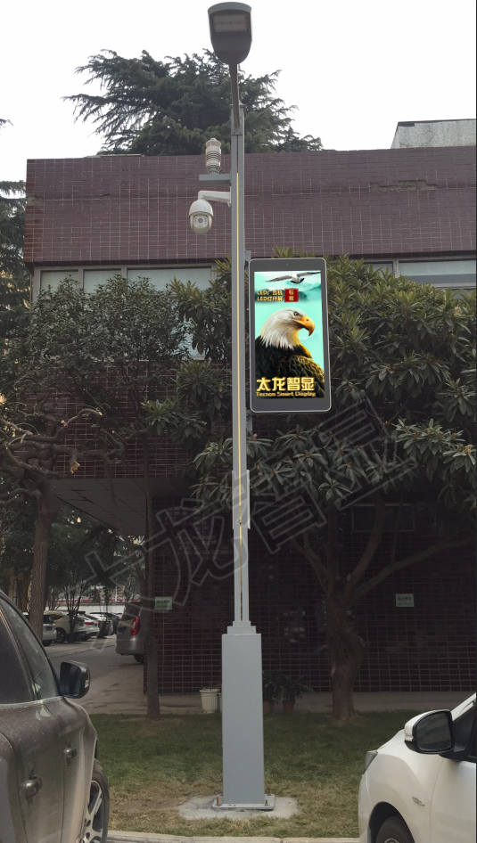 鄭州歐麗工業(yè)園采用太龍智顯P4型號單面LED燈桿屏，完成數(shù)字信息升級